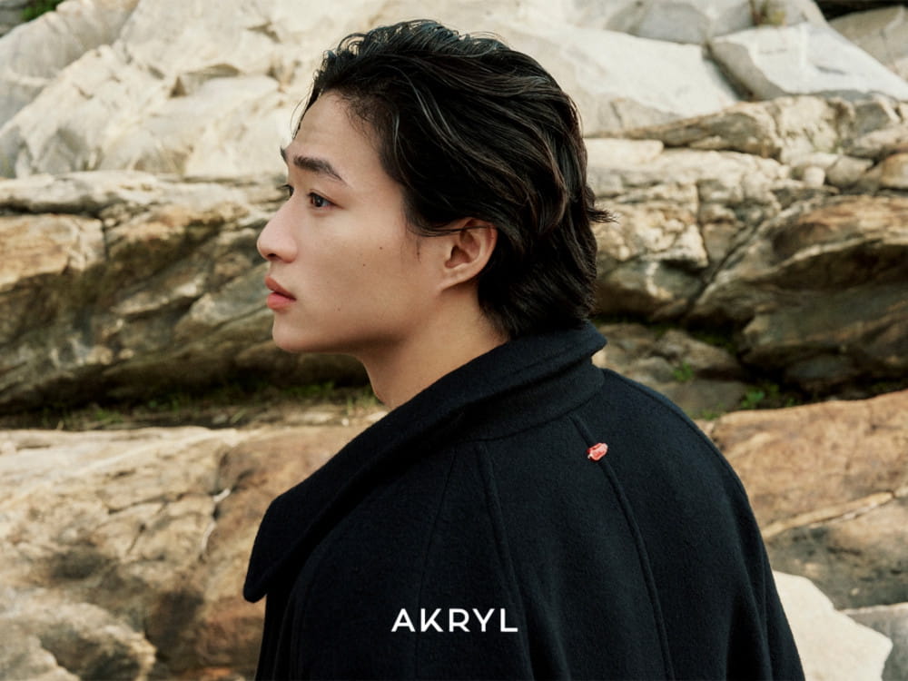 ‘아크릴 X 모델 카이’가 선보이는 감각적인 겨울 스타일링 9 20261030 AKRYL 8 7